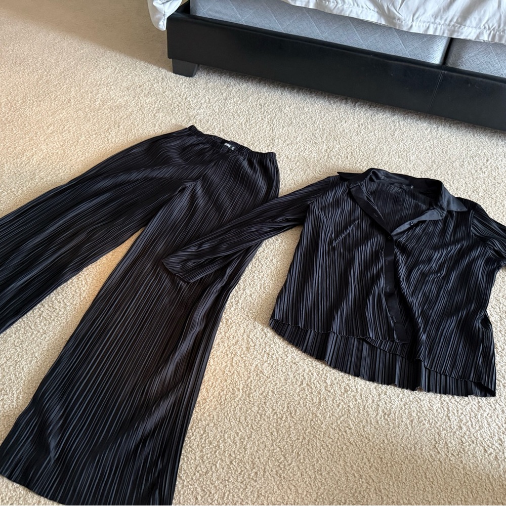 Missguided Black Pleated Skirt